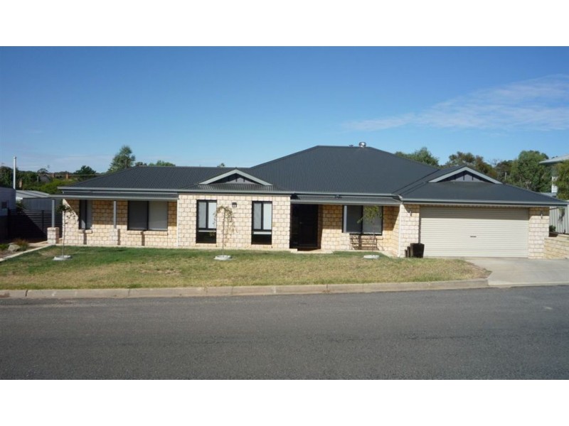 31 Canterbury Street, St Arnaud VIC 3478