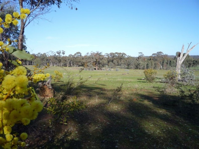 - Murray Road, Stuart Mill VIC 3478