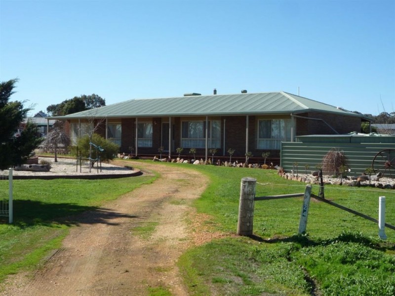 24 Sloane Road, St Arnaud VIC 3478