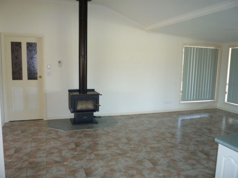 24 Sloane Road, St Arnaud VIC 3478