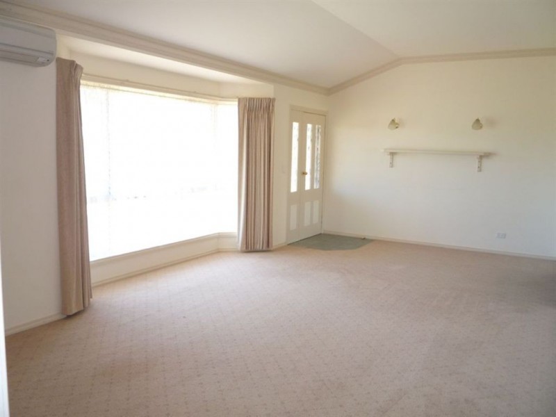 24 Sloane Road, St Arnaud VIC 3478