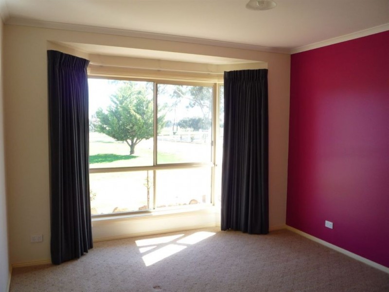 24 Sloane Road, St Arnaud VIC 3478