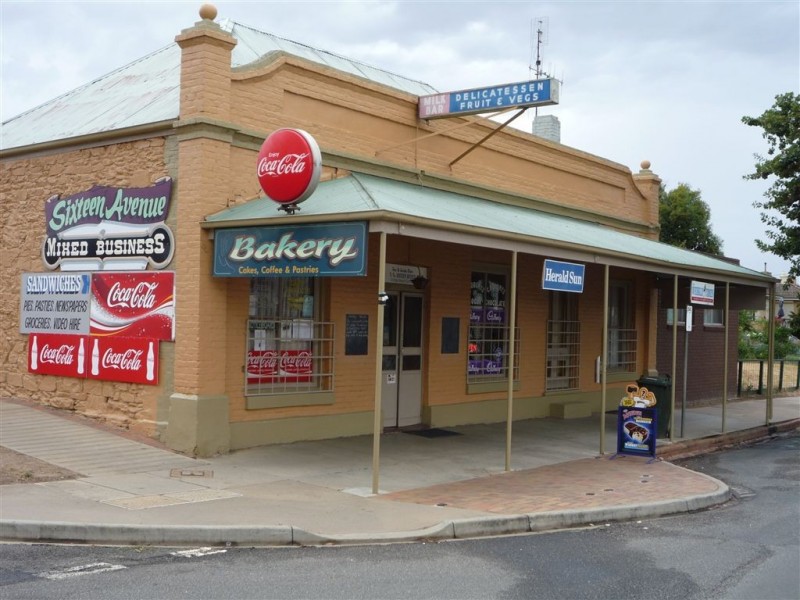 16 Kings Avenue, St Arnaud VIC 3478