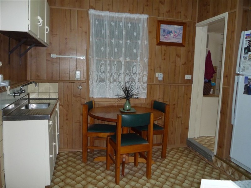 16 Kings Avenue, St Arnaud VIC 3478