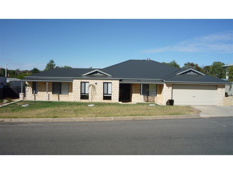 31 Canterbury Street, St Arnaud VIC 3478