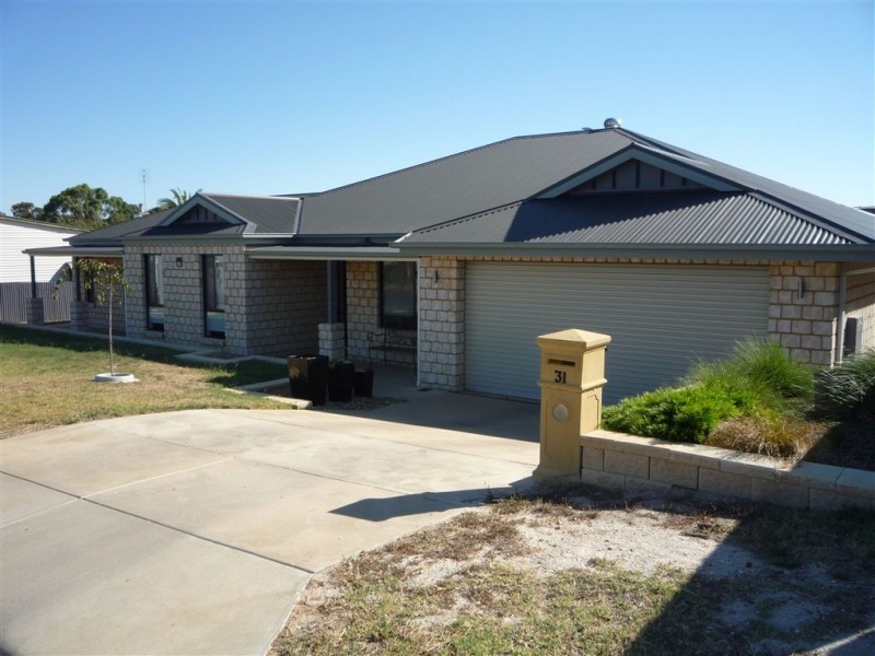 31 Canterbury Street, St Arnaud VIC 3478