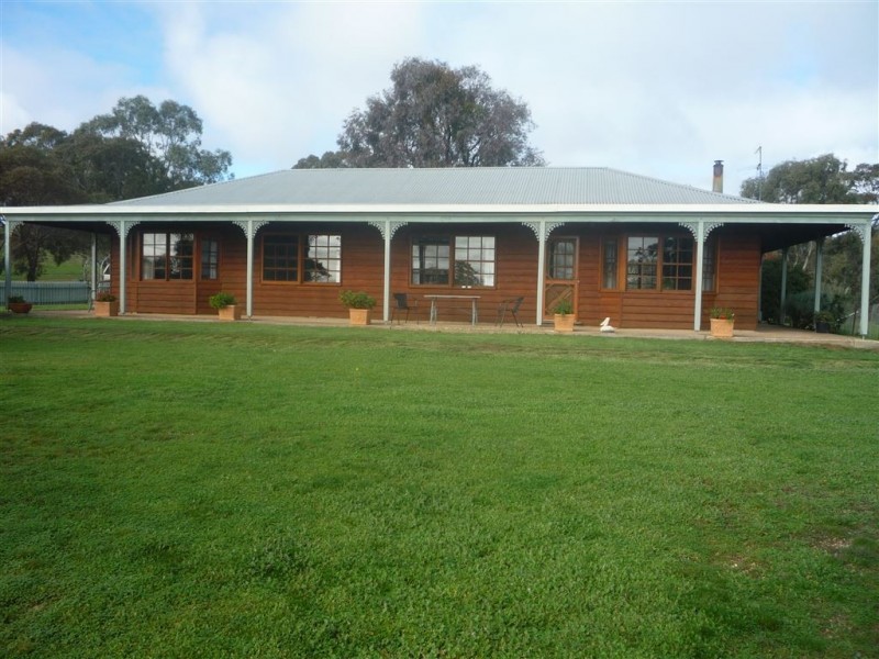 33 Dunlop Road, St Arnaud VIC 3478