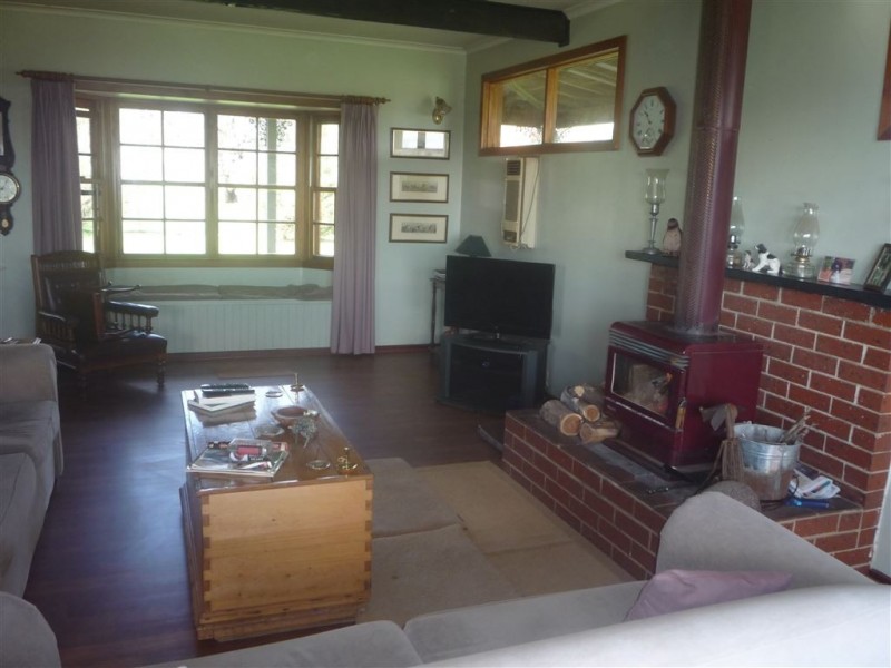 33 Dunlop Road, St Arnaud VIC 3478