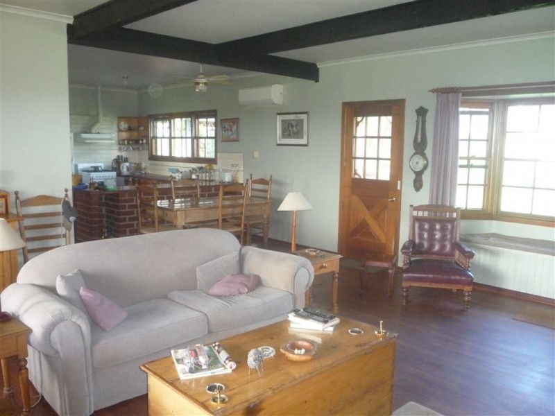 33 Dunlop Road, St Arnaud VIC 3478