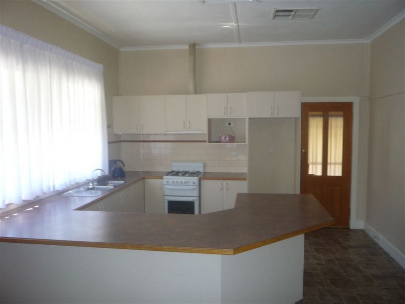 8 Nelson Parade, St Arnaud VIC 3478