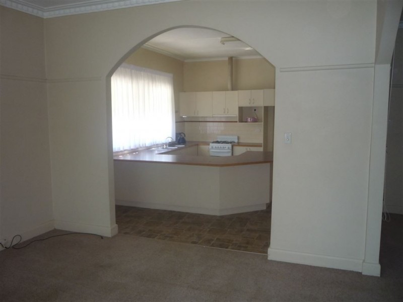 8 Nelson Parade, St Arnaud VIC 3478