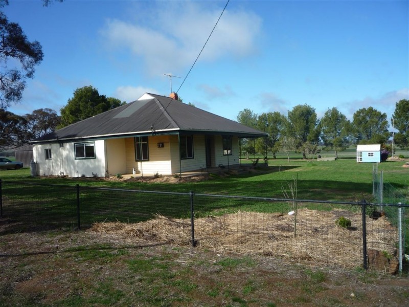 82 Hamilton Road Coonooer Bridge, St Arnaud VIC 3478