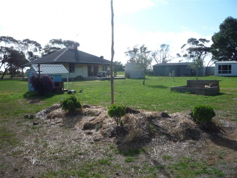 82 Hamilton Road Coonooer Bridge, St Arnaud VIC 3478