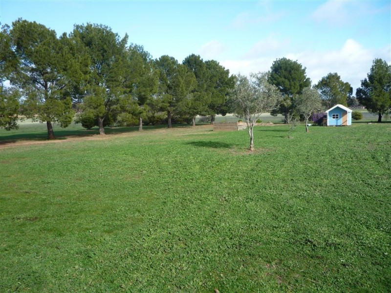 82 Hamilton Road Coonooer Bridge, St Arnaud VIC 3478