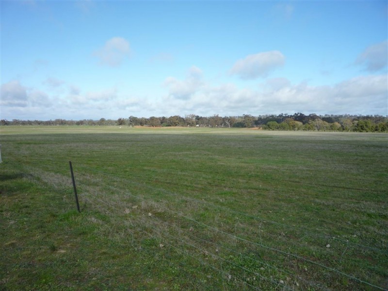 82 Hamilton Road Coonooer Bridge, St Arnaud VIC 3478