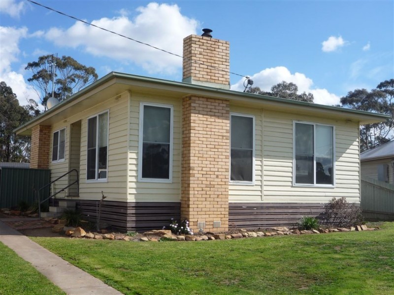 19 GEORGE ST, St Arnaud VIC 3478