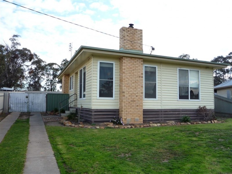 19 GEORGE ST, St Arnaud VIC 3478