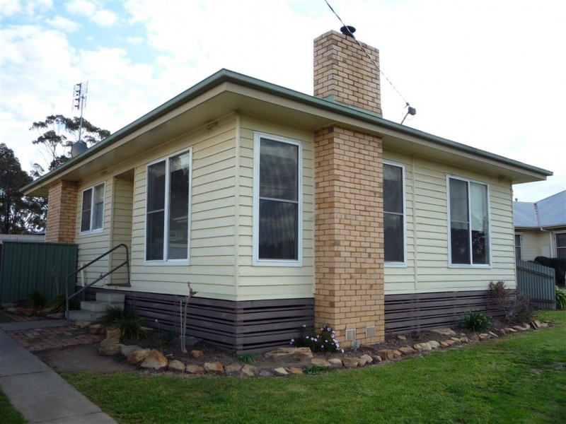 19 GEORGE ST, St Arnaud VIC 3478