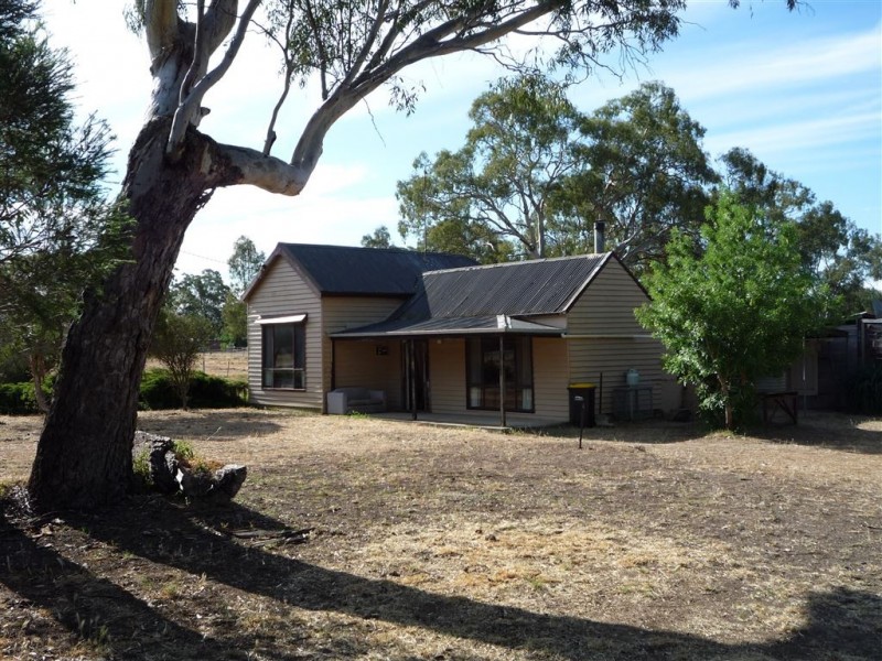 17 Salisbury Road, St Arnaud VIC 3478