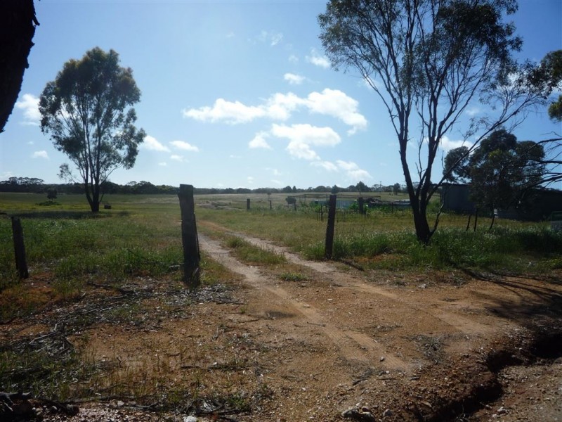 - Barklem Road, St Arnaud VIC 3478