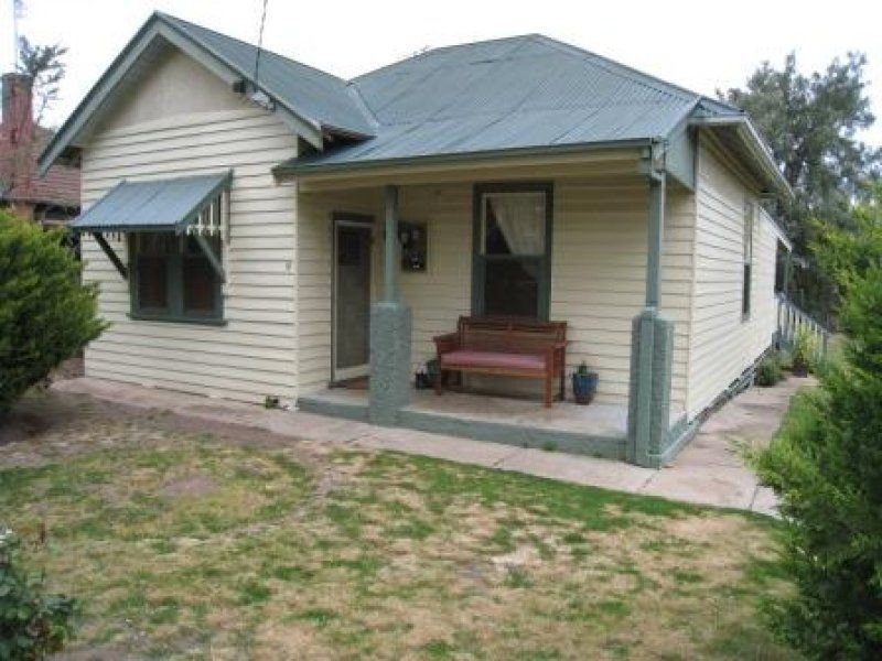 9 Kings Avenue, St Arnaud VIC 3478