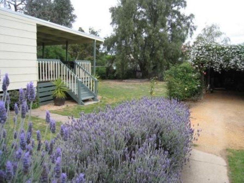 9 Kings Avenue, St Arnaud VIC 3478