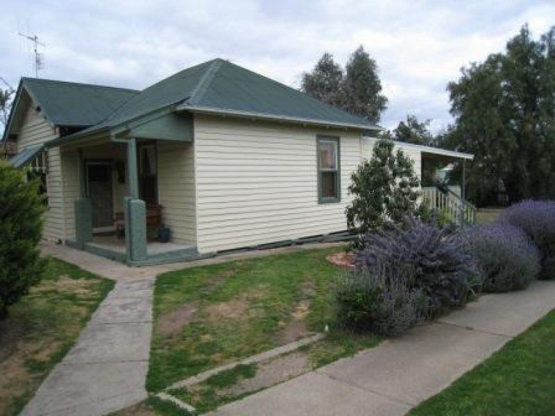 9 Kings Avenue, St Arnaud VIC 3478