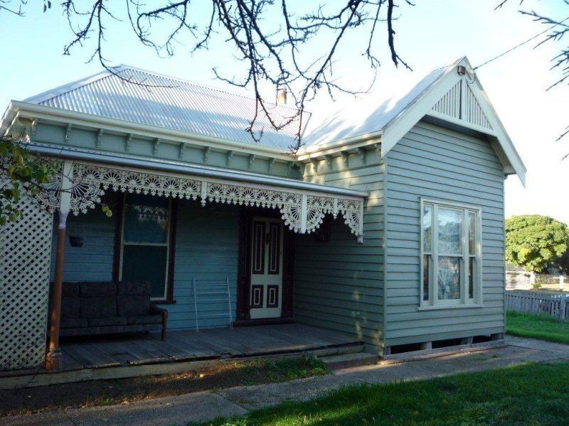 32 Kings Avenue, St Arnaud VIC 3478