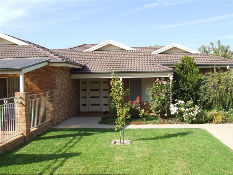 2/14 Elwin Street, Narrandera NSW 2700