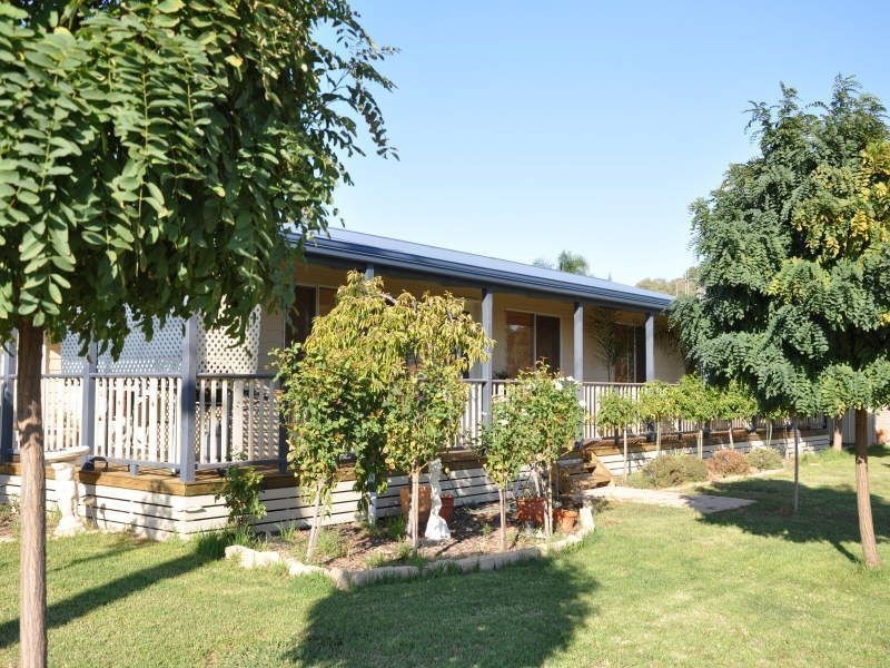 120 Cleeland Place, Kerang VIC 3579