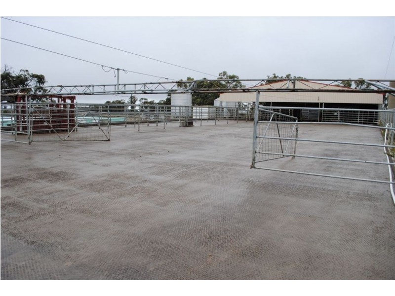 1334 Koroop Rd, Kerang VIC 3579