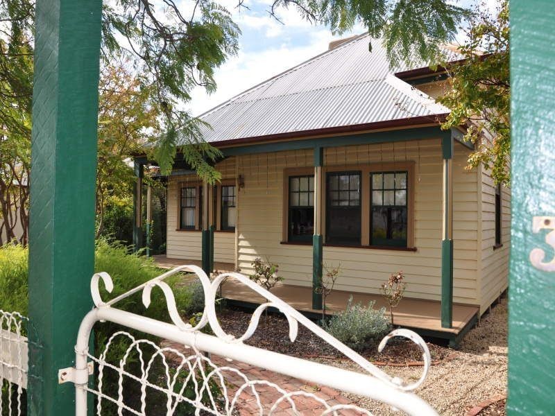39 Albert, Kerang VIC 3579
