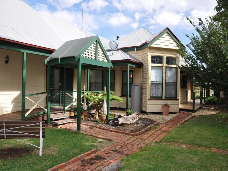 39 Albert, Kerang VIC 3579