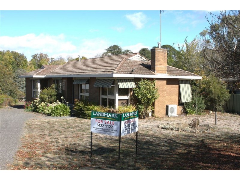 27 POHLMAN ST, Kyneton VIC 3444