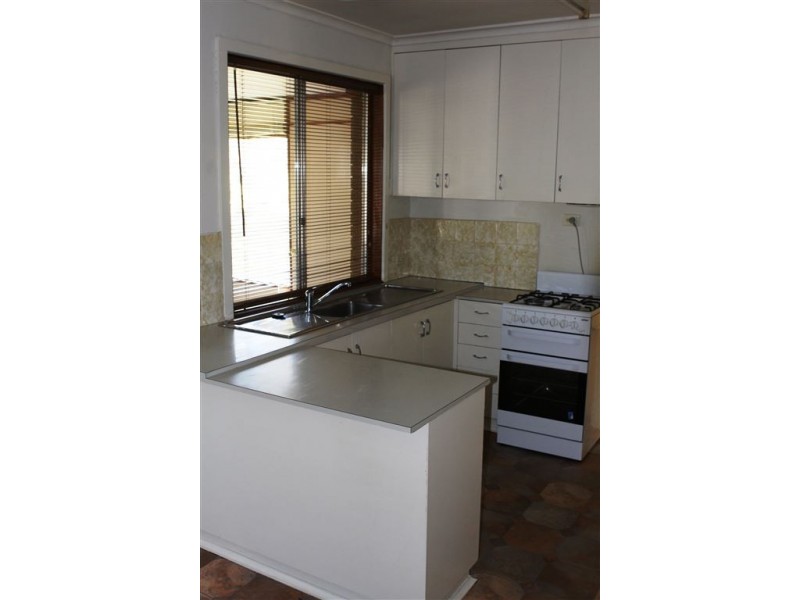 27 POHLMAN ST, Kyneton VIC 3444