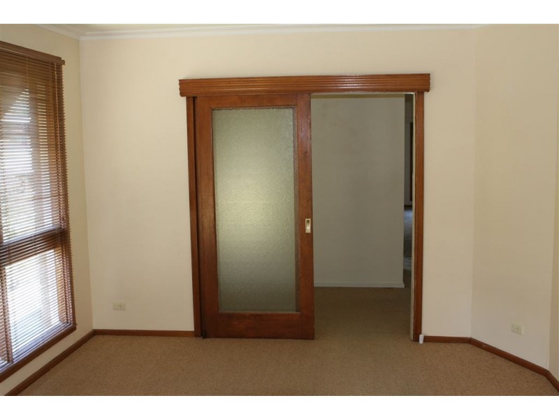 27 POHLMAN ST, Kyneton VIC 3444