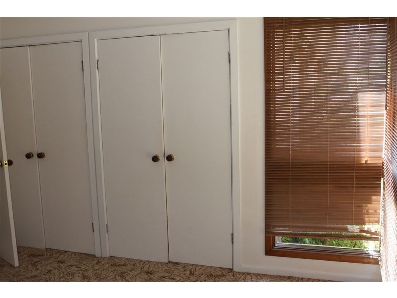 27 POHLMAN ST, Kyneton VIC 3444