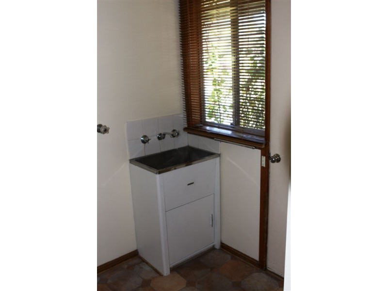 27 POHLMAN ST, Kyneton VIC 3444