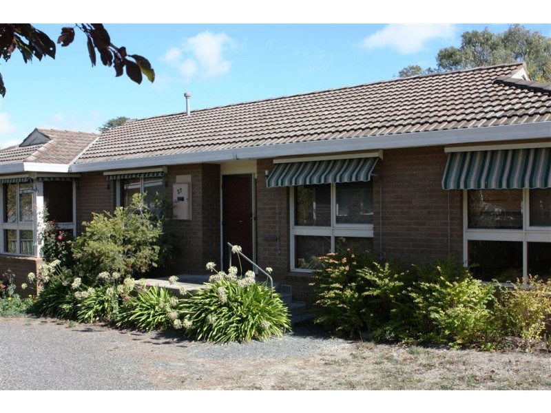 27 POHLMAN ST, Kyneton VIC 3444