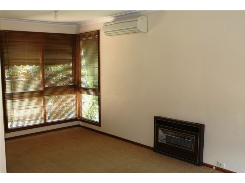 27 POHLMAN ST, Kyneton VIC 3444