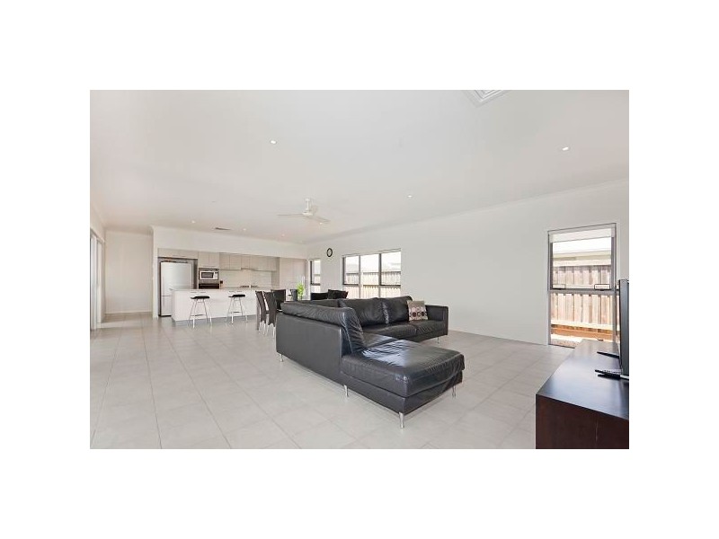 13 Macquarie Street, Wakerley QLD 4154