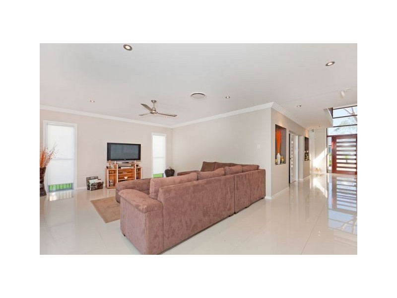 9 Peregian Close, Manly West QLD 4179