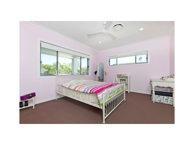 9 Peregian Close, Manly West QLD 4179