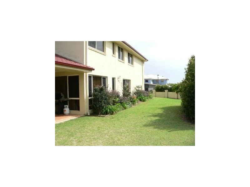 2 David Place, Manly West QLD 4179