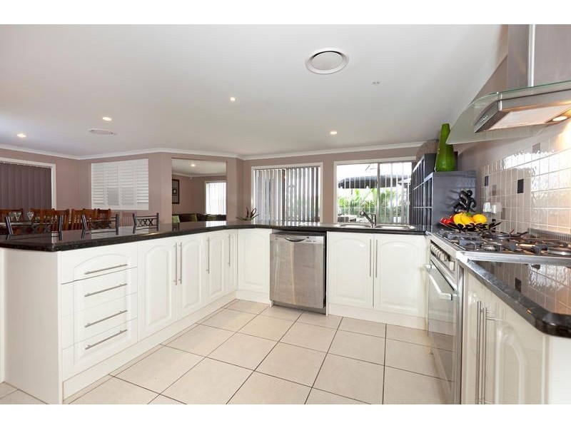 8 Letitia Close, Wakerley QLD 4154