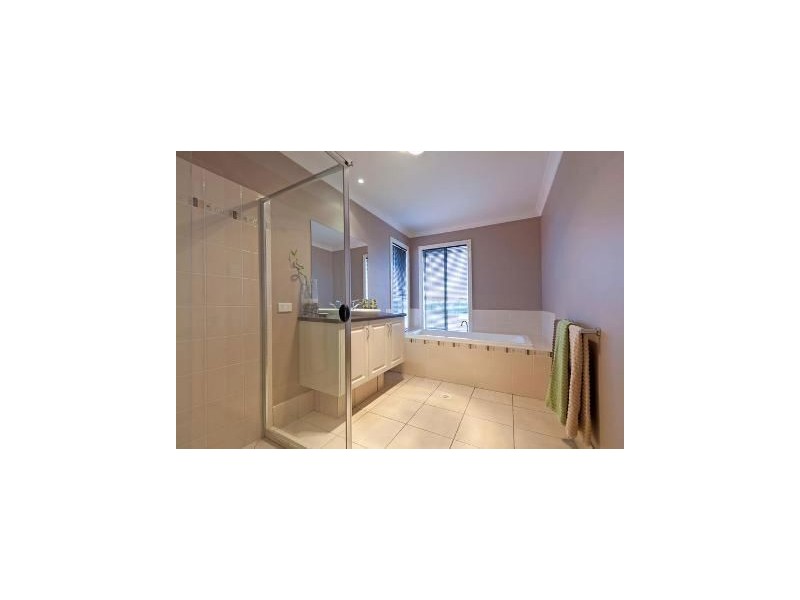 8 Letitia Close, Wakerley QLD 4154