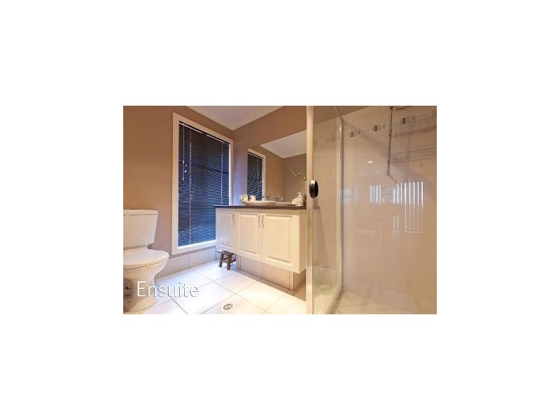 8 Letitia Close, Wakerley QLD 4154