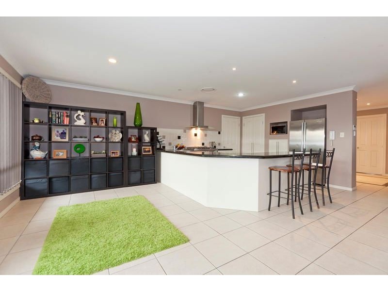 8 Letitia Close, Wakerley QLD 4154