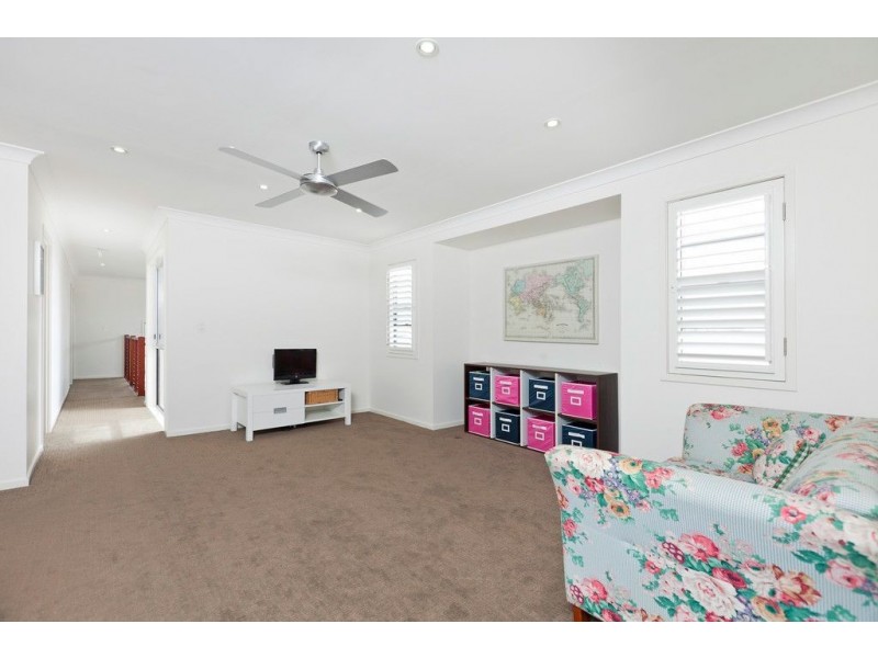 8 Brokenwood Circuit, Tingalpa QLD 4173