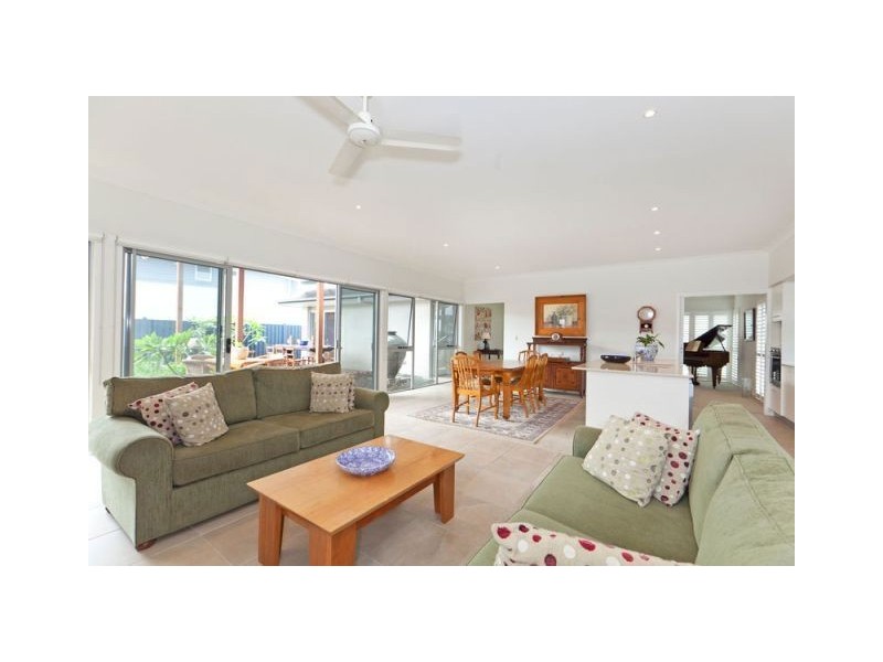 73 Torrens Crescent, Wakerley QLD 4154